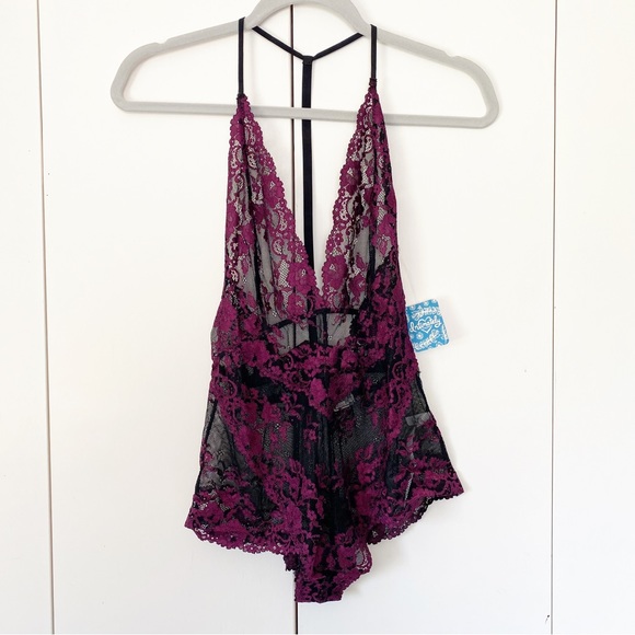 NWT Intimately Free People Too Cute To Handle Lace Bodysuit Black & Fuschia XS - Picture 2 of 12